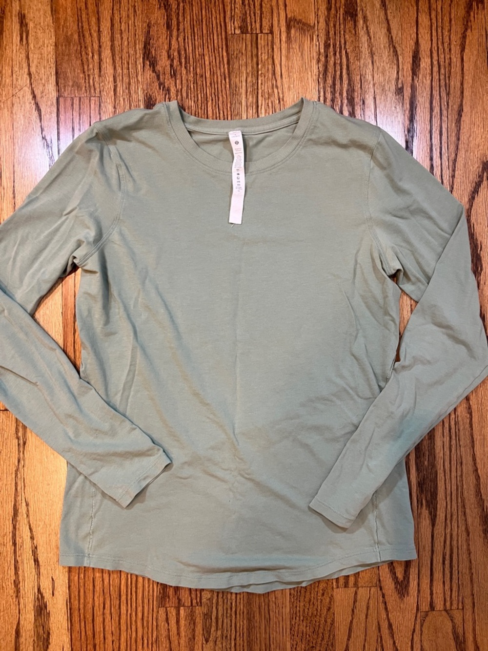 lululemon Sage Green Long Sleeve Crew womens size 4 Gorpcore Atleisure